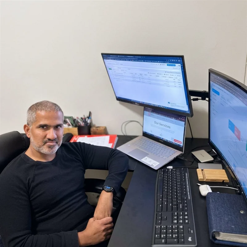 Isuru De Silva, founder of OZ Media Digital, working at his desk